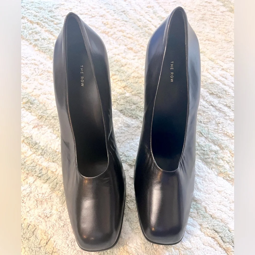 New THE ROW Leather Pumps - Picture 4 of 12